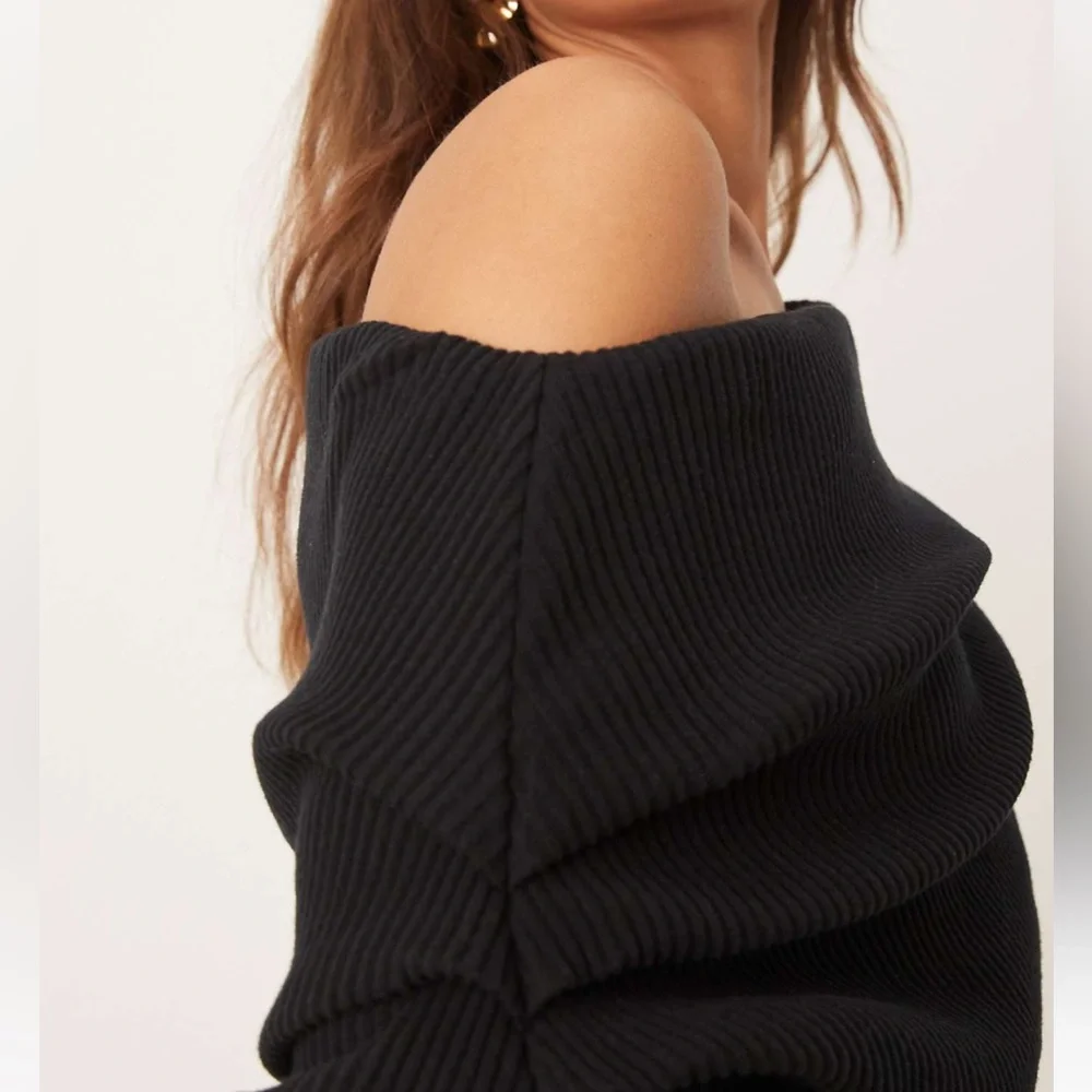 Off shoulder ribbed mini dress - Picture 3 of 3